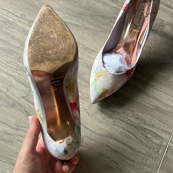 Ted Baker Floral Fabric Heels, Size 39, HP! - Picture 5 of 7